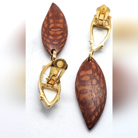 Italian designer -earings-gold plated-wood/acrylic-clips earings - Picture 3 of 9